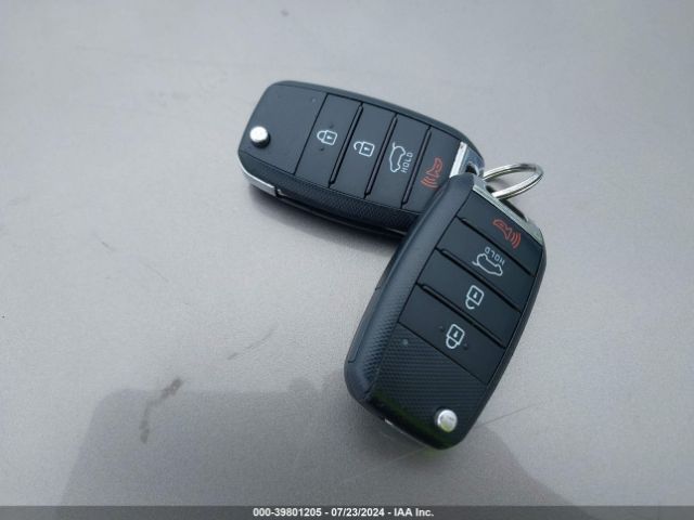 KNDPMCAC8H7236573 KIA Sportage Lx