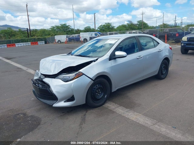 Toyota COROLLA LE 2017 5YFBURHE3HP578208 Image 2