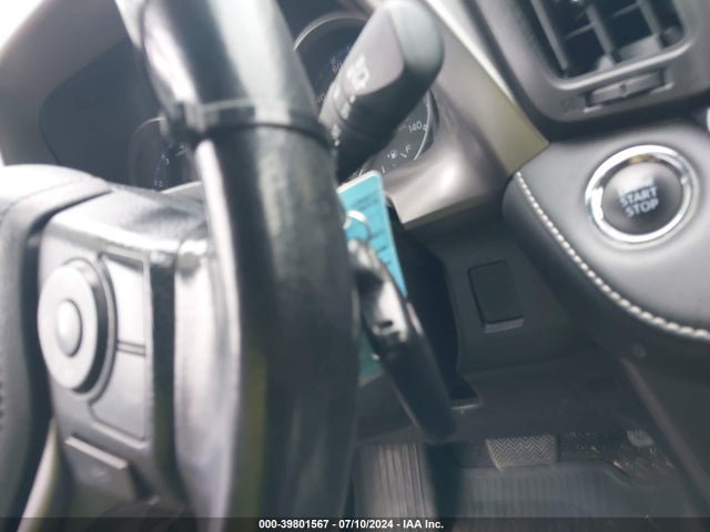 Toyota Rav4 Xle 2018 JTMRFREV1JJ237865 Image 11