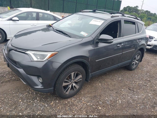 Toyota Rav4 Xle 2018 JTMRFREV1JJ237865 Image 2