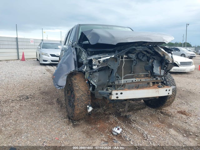 Toyota 4RUNNER SR5 2017 JTEZU5JR8H5148378 main image