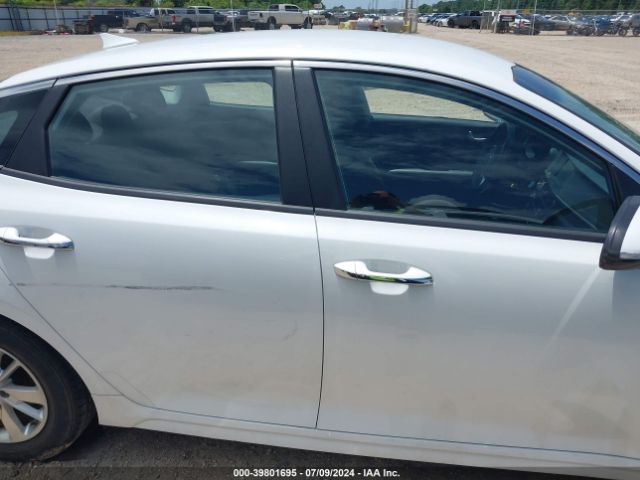 5XXGT4L32JG211722 KIA Optima Lx