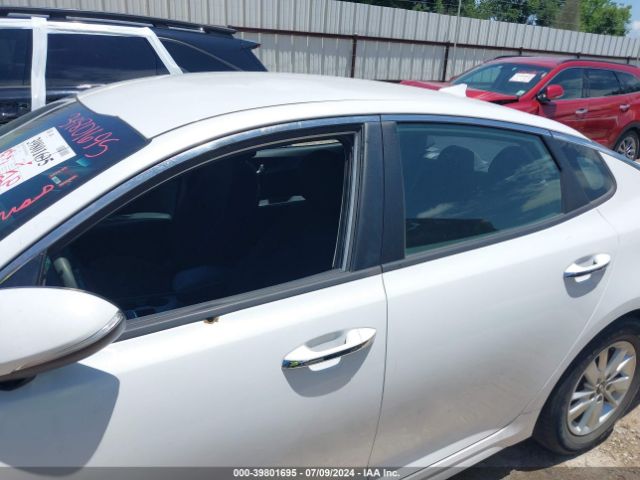 5XXGT4L32JG211722 KIA Optima Lx