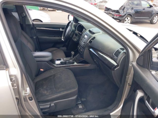 5XYKTDA76FG558635 KIA Sorento Lx V6