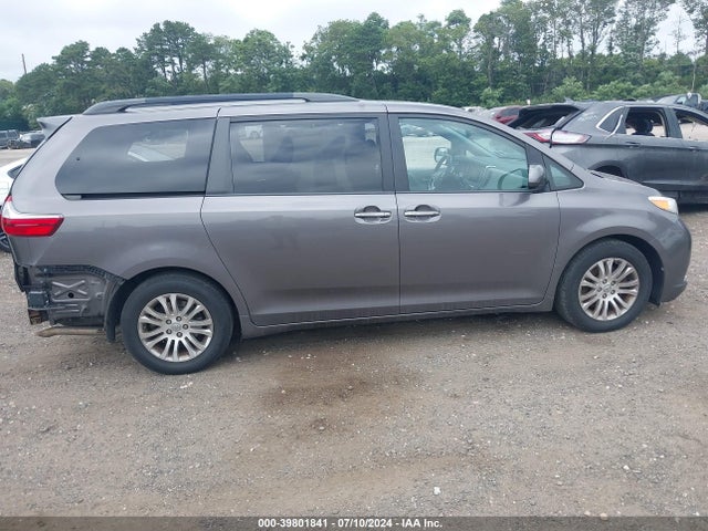 Toyota Sienna Xle 8 Passenger 2017 5TDYZ3DC7HS853468 Image 13