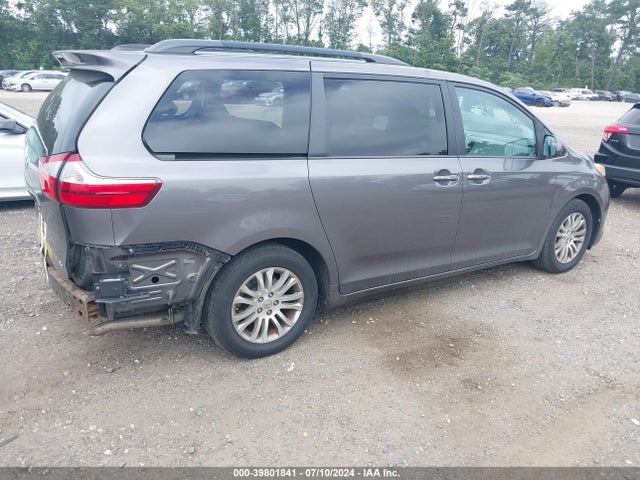 Toyota Sienna Xle 8 Passenger 2017 5TDYZ3DC7HS853468 Image 4