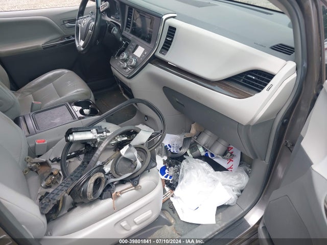 Toyota Sienna Xle 8 Passenger 2017 5TDYZ3DC7HS853468 Image 5
