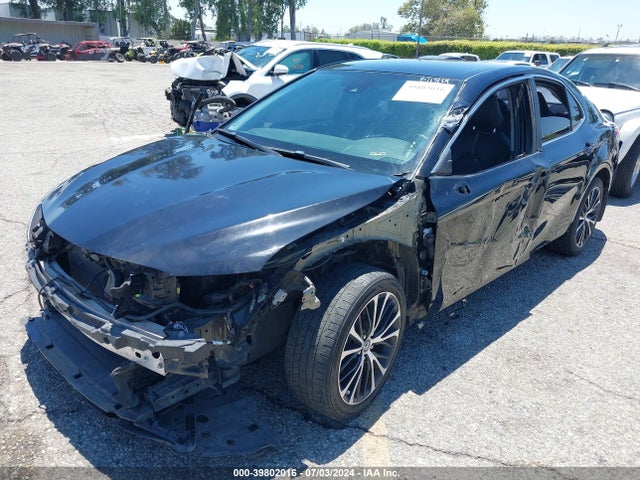 Toyota CAMRY SE 2018 4T1B11HK9JU626850 Image 2
