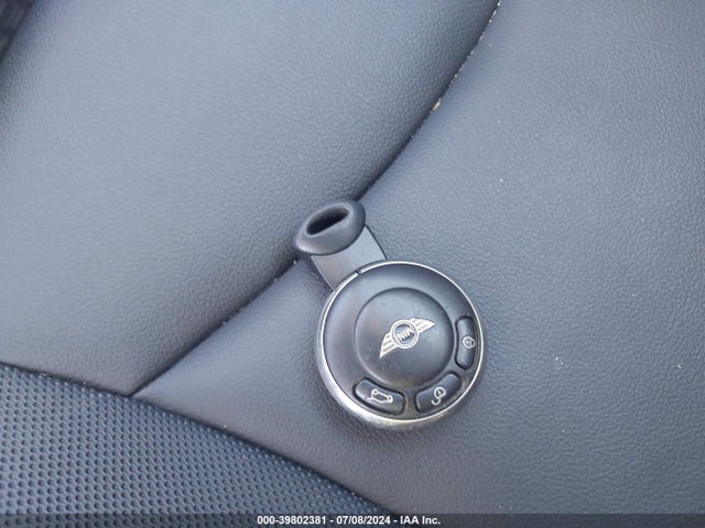 2011 MINI COOPER WMWSU3C57BT096441 Photo 10