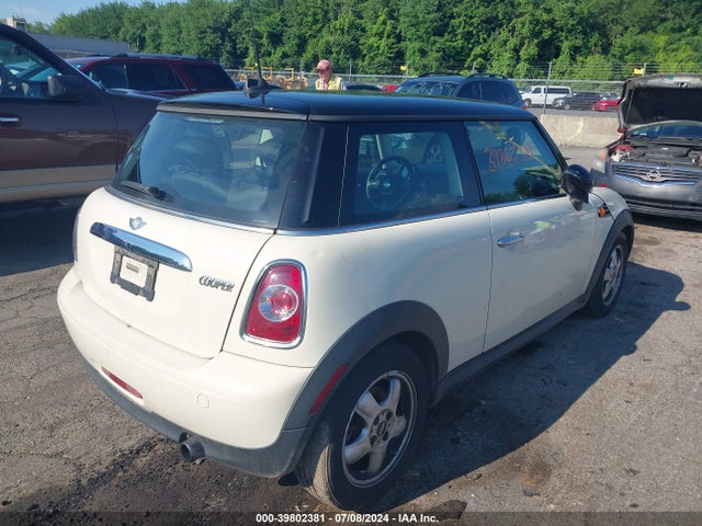 2011 MINI COOPER WMWSU3C57BT096441 Photo 3