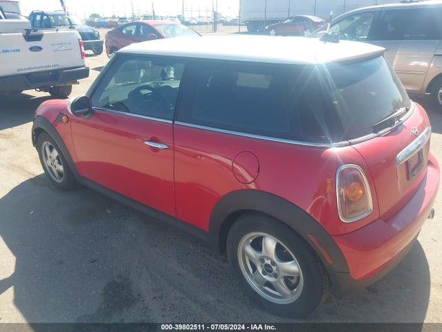 2008 MINI COOPER WMWMF33568TU68900 Photo 2