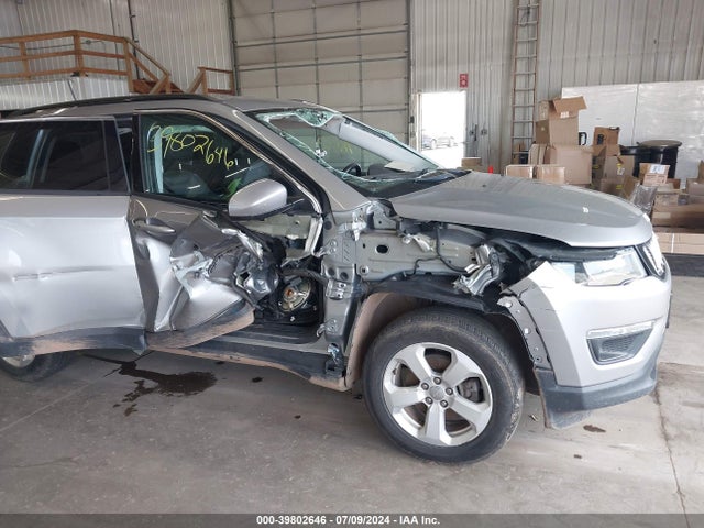 3C4NJDBBXKT630154 Jeep Compass Latitude 4x4