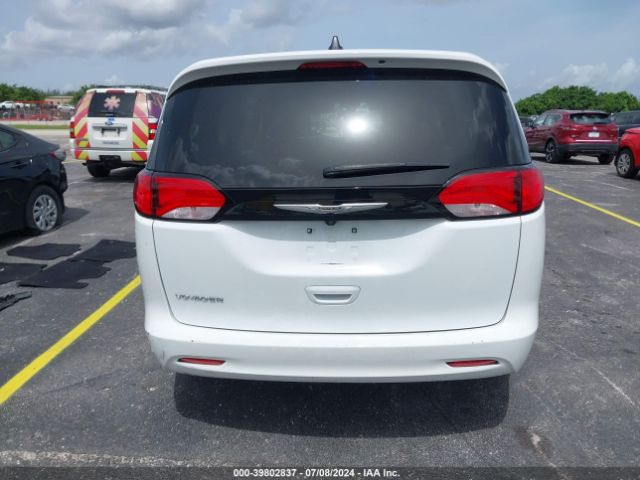 2C4RC1CG5NR152947 Chrysler Voyager Lx