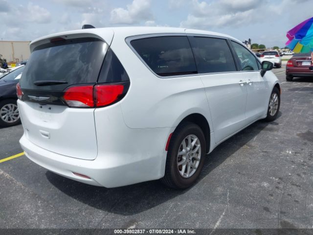 2C4RC1CG5NR152947 Chrysler Voyager Lx