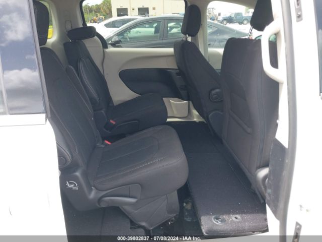 2C4RC1CG5NR152947 Chrysler Voyager Lx