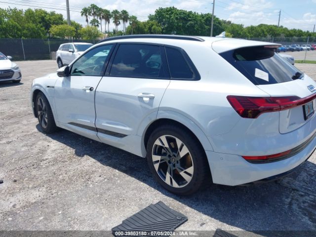 WA1AAAGE1NB002712 Audi E-tron Premium Quattro