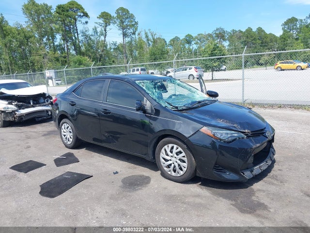 Toyota COROLLA LE 2018 5YFBURHE5JP741432 головне зображення