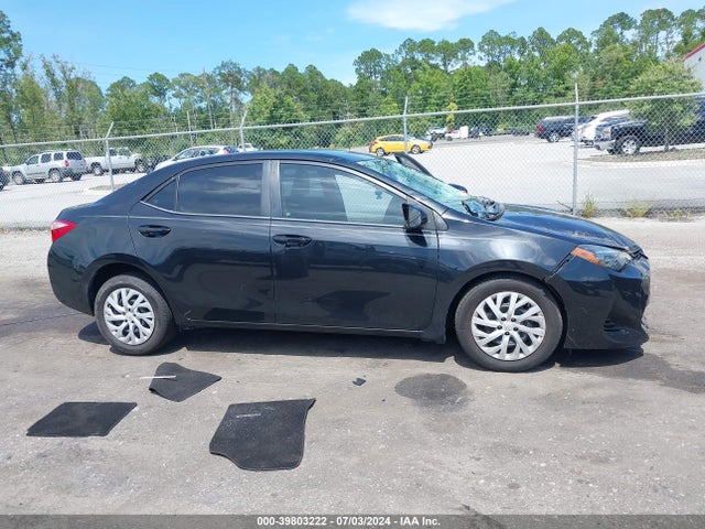 Toyota COROLLA LE 2018 5YFBURHE5JP741432 Image 13
