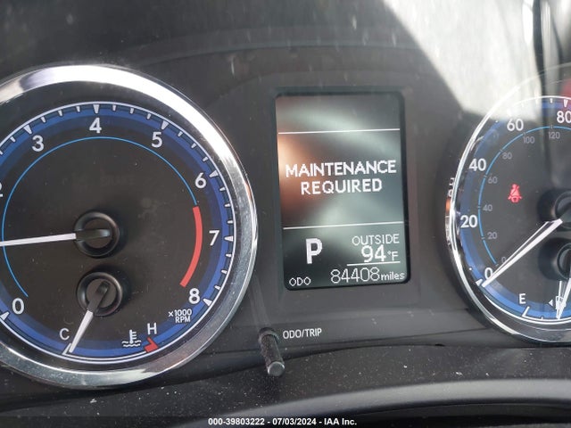 Toyota COROLLA LE 2018 5YFBURHE5JP741432 Image 15