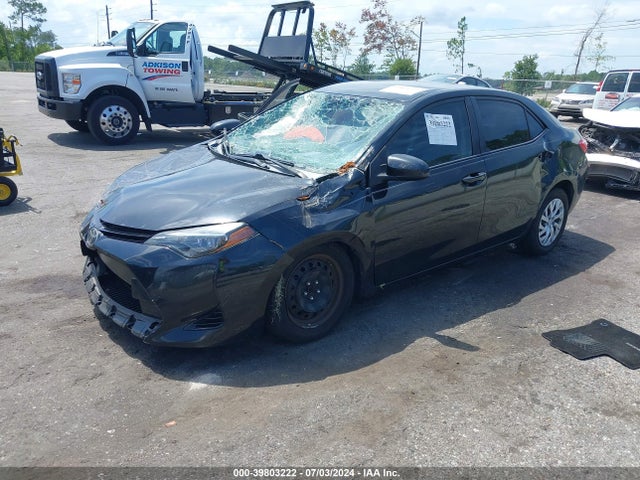 Toyota COROLLA LE 2018 5YFBURHE5JP741432 Image 2