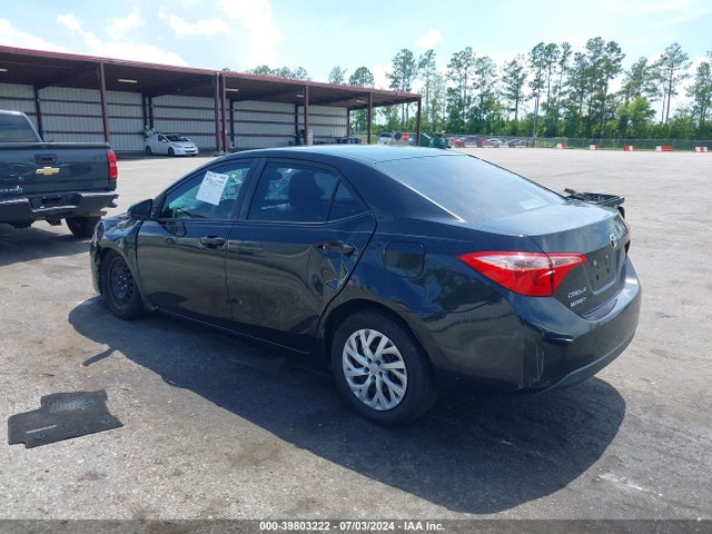 Toyota COROLLA LE 2018 5YFBURHE5JP741432 Image 3