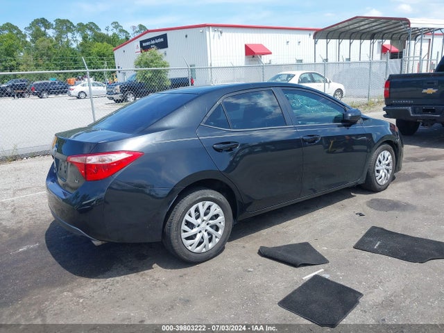 Toyota COROLLA LE 2018 5YFBURHE5JP741432 Image 4