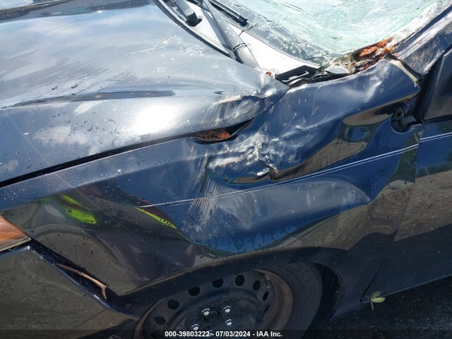 Toyota COROLLA LE 2018 5YFBURHE5JP741432 Image 6