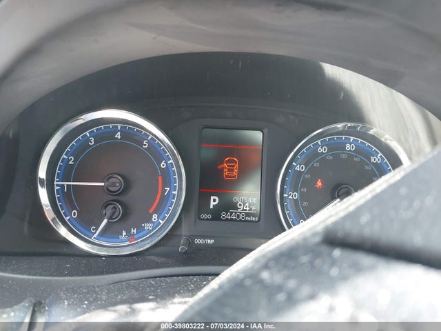 Toyota COROLLA LE 2018 5YFBURHE5JP741432 Image 7