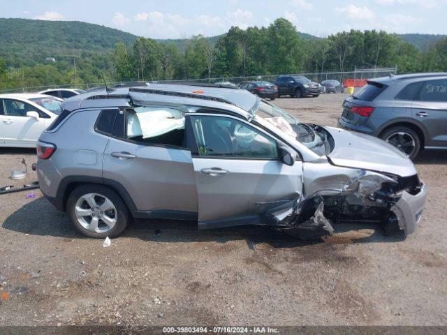 3C4NJDBB3KT593898 Jeep Compass Latitude 4x4