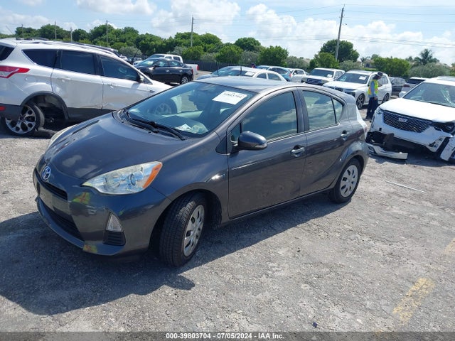 Toyota Prius C Two 2014 JTDKDTB32E1085480 Image 2