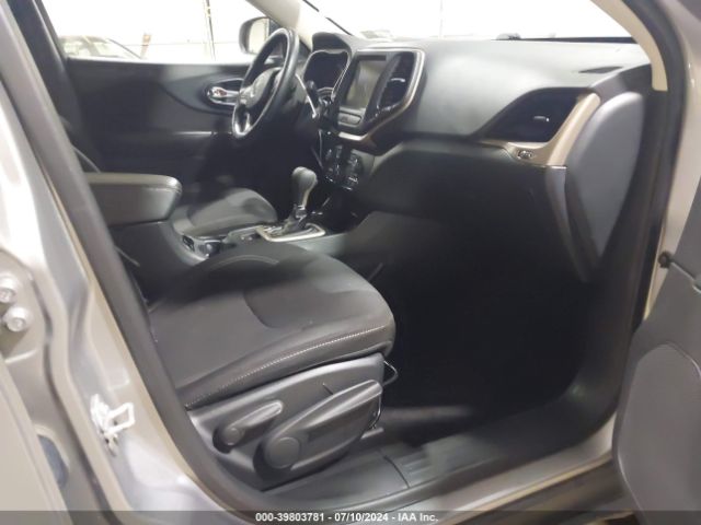 1C4PJMCB9FW789609 Jeep Cherokee Latitude