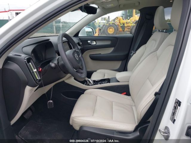 YV4L12UE9P2048023 Volvo Xc40 B5 Plus Bright Theme