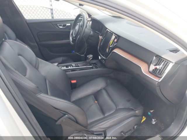 7JR102FK0KG000679 Volvo S60 T5 Momentum