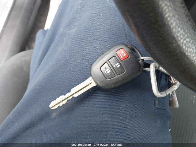 Toyota RAV4 LE 2016 2T3BFREV6GW455148 Image 11