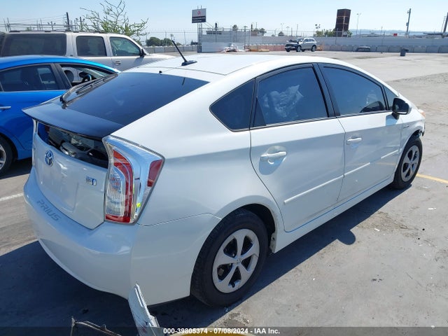 JTDKN3DU3E1757095 Toyota Prius Three