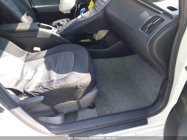 JTDKN3DU3E1757095 Toyota Prius Three