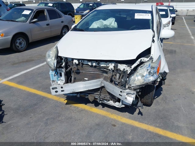 JTDKN3DU3E1757095 Toyota Prius Three