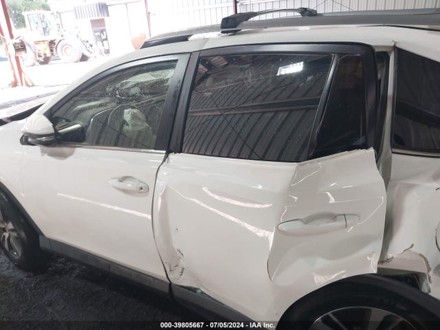 Toyota Rav4 Xle 2017 JTMWFREV7HJ718104 Image 13