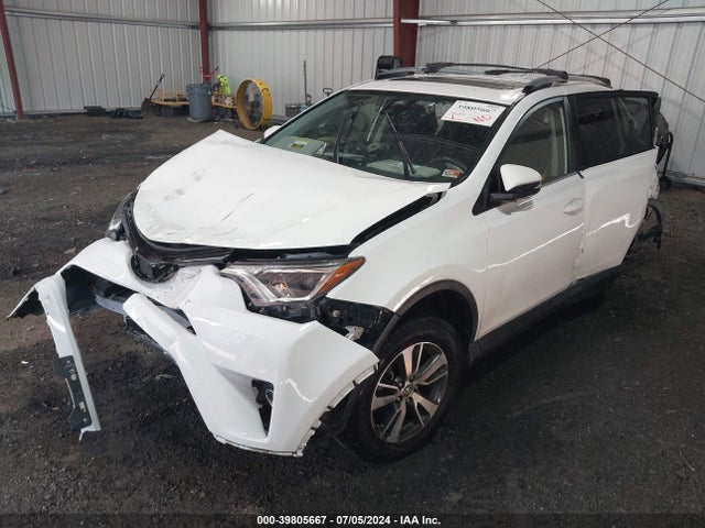 Toyota Rav4 Xle 2017 JTMWFREV7HJ718104 Image 2