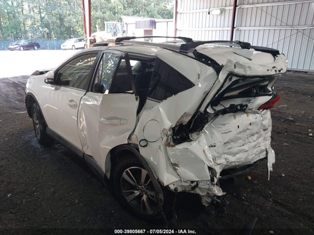 Toyota Rav4 Xle 2017 JTMWFREV7HJ718104 Image 3