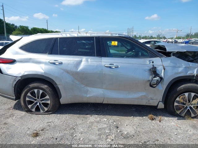 Toyota Highlander Xle 2022 5TDGZRAH0NS541664 Image 12