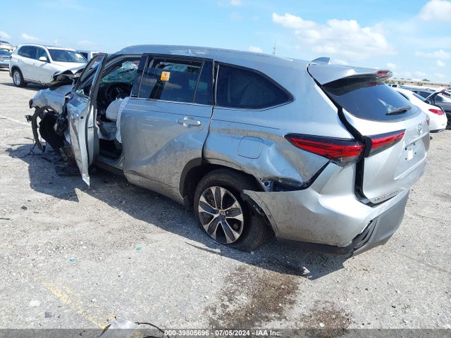 Toyota Highlander Xle 2022 5TDGZRAH0NS541664 Image 3