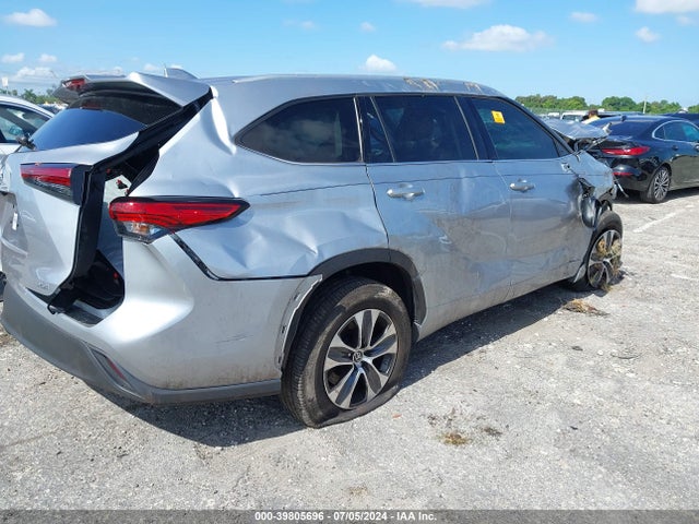 Toyota Highlander Xle 2022 5TDGZRAH0NS541664 Image 4