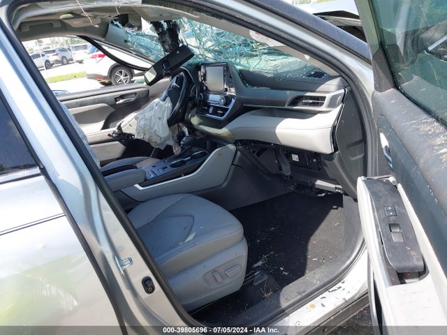 Toyota Highlander Xle 2022 5TDGZRAH0NS541664 Image 5