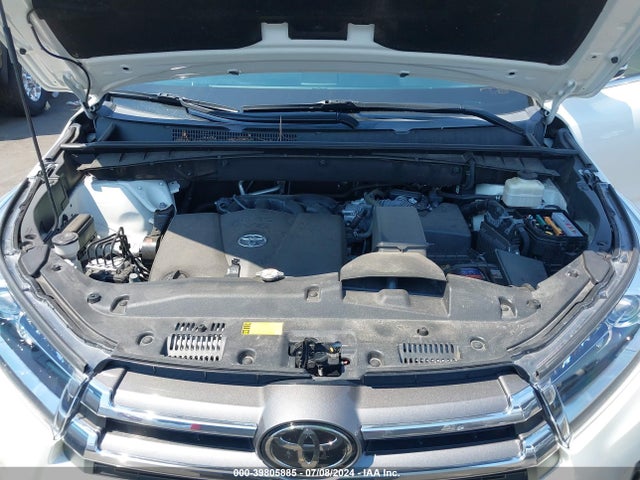 Toyota Highlander Limited Platinum 2018 5TDDZRFH3JS832035 Image 10