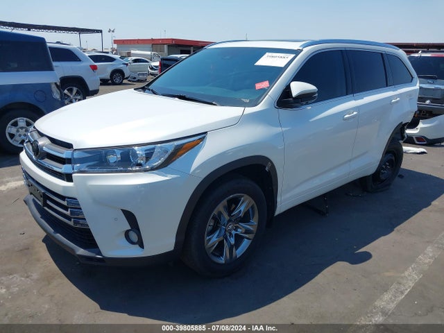 Toyota Highlander Limited Platinum 2018 5TDDZRFH3JS832035 Image 2