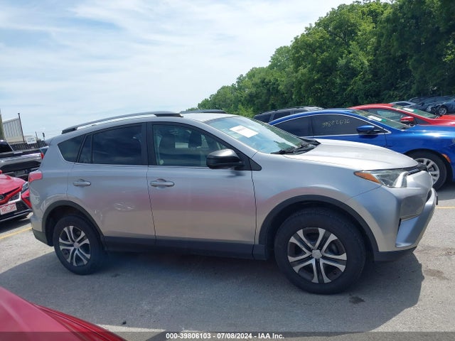 Toyota RAV4 LE 2018 JTMBFREV2JJ235107 Image 13