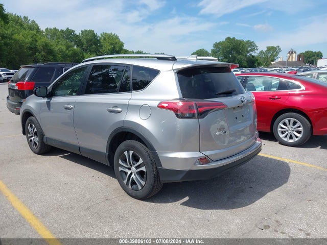 Toyota RAV4 LE 2018 JTMBFREV2JJ235107 Image 3