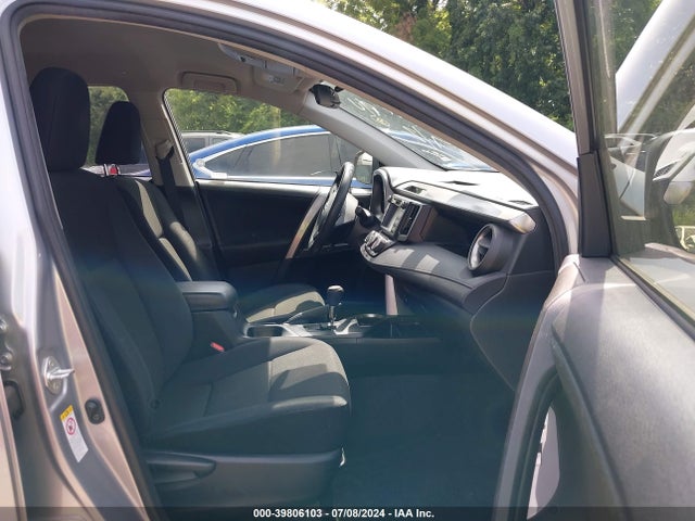 Toyota RAV4 LE 2018 JTMBFREV2JJ235107 Image 5