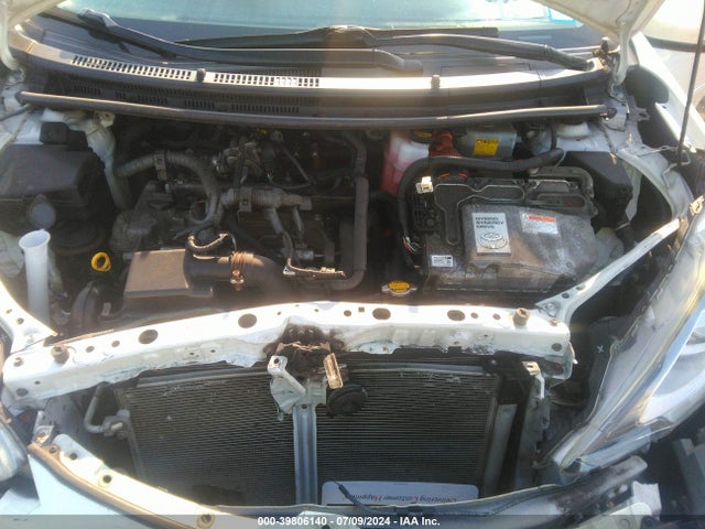 Toyota Prius C Three 2015 JTDKDTB3XF1585288 Image 10